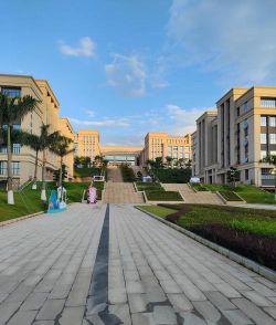 广西财经学院的相思湖校区是在广西民族大学相思湖学院吗