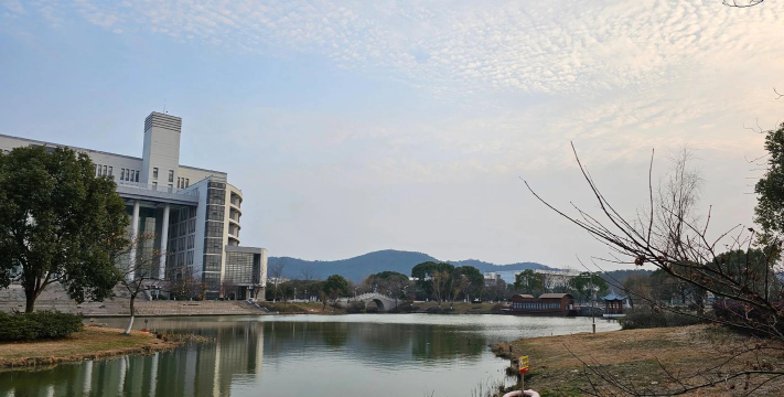 无锡商业职业技术学院和扬州职业大学哪个好