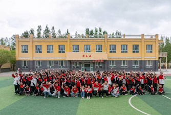 巴楚县群库恰克乡小学环境