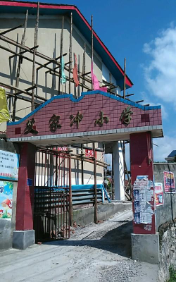 卢峰镇艾家冲小学环境