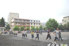 威信县扎西中学环境