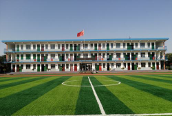 雷州市南兴镇黄麻小学户外活动场地