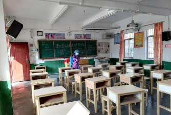 信宜市白石镇官山小学户外活动场地