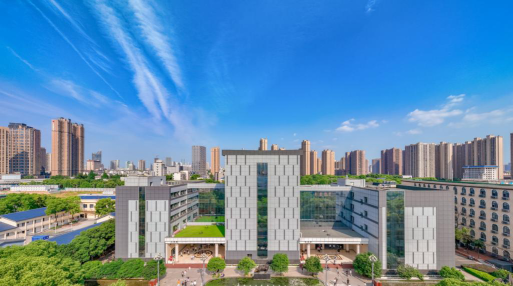 湖北商贸学院户外活动场地