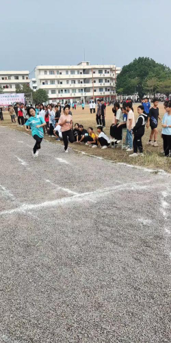 桂平市蒙圩二中户外活动场地