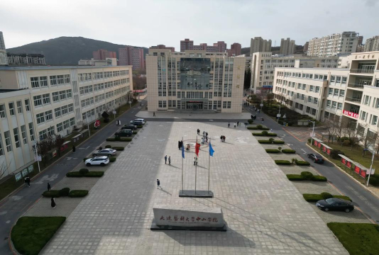 大连医科大学中山学院户外活动场地