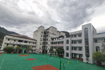 城口县明通镇中心小学户外活动场地