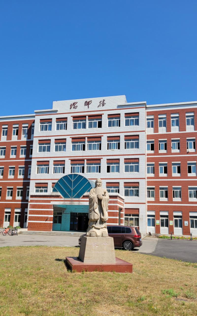 雀尔沟中学户外活动场地