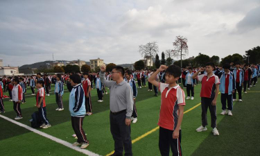 岗美中学户外活动场地