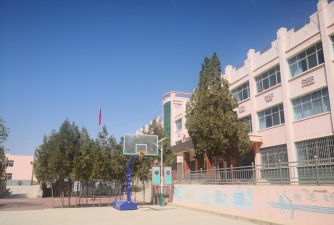 疏附县阿克喀什乡中心小学户外活动场地