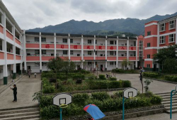 石笋中心小学户外活动场地