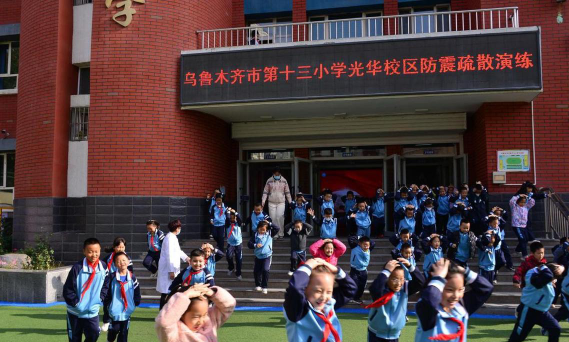 乌鲁木齐市第七十三小学户外活动场地