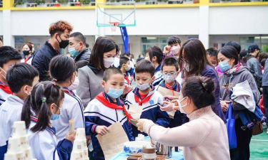 鹤鸣五巷小学户外活动场地