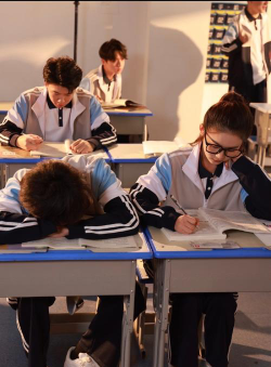 情殇中学户外活动场地