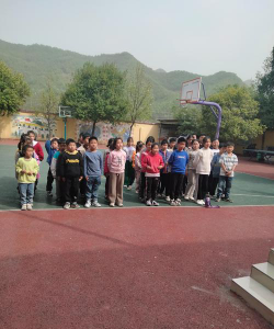 仓坪中心完小户外活动场地