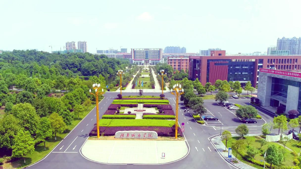 武汉城市学院阅读区