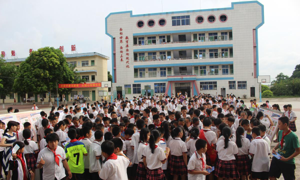 遂溪县建新镇卜巢小学阅读区