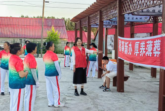 富锦市大榆树镇富民中学阅读区
