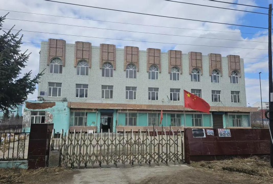 富锦市大榆树镇隆川中学阅读区