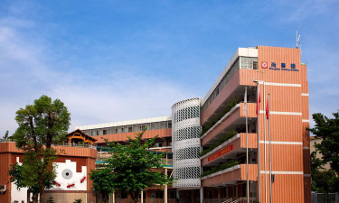 大龙华镇龙北小学阅读区