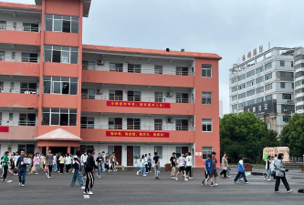 临安市太湖源镇杨岭中心学校-中学阅读区