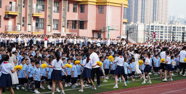 赣州经济技术开发区蟠龙中心小学阅读区