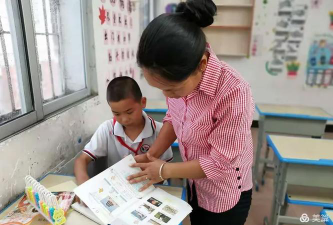 龙源坝中心小学阅读区