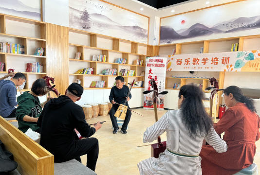 建平县红山馨理念音乐培训班阅读区