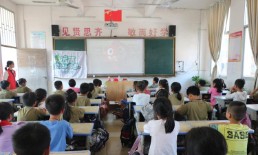 石城县城镇小学阅读区