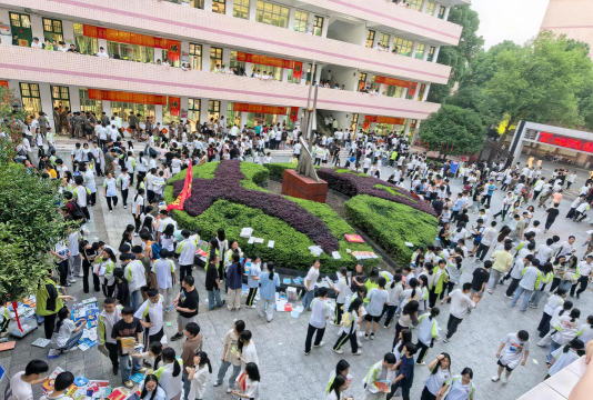 市场中学阅读区