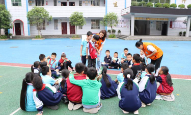 营山县城守第二完全小学校阅读区