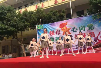 平山镇中心小学阅读区