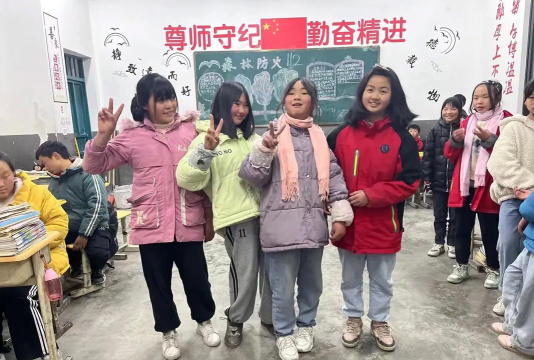西乡县三花石乡初级中学阅读区