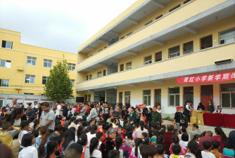 临夏市抱罕镇拜家小学阅读区