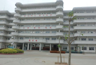 信宜镇隆中学阅读区