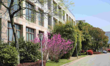 无锡宏源技师学院阅读区