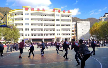仓上初级中学阅读区