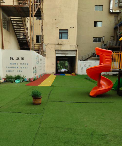 东风街道花园幼儿园阅读区