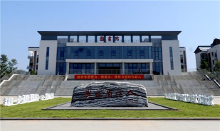 高州市第二中学附属实验学校阅读区