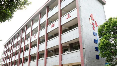 斗姆湖镇中心小学阅读区