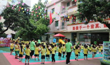 英德市新苗幼儿园阅读区