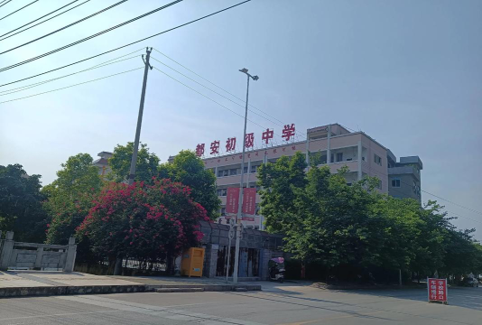 白银区均安中学阅读区