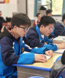 羊场子弟中学阅读区