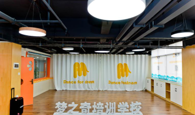 龙里弦韵艺术培训学校有限公司阅读区
