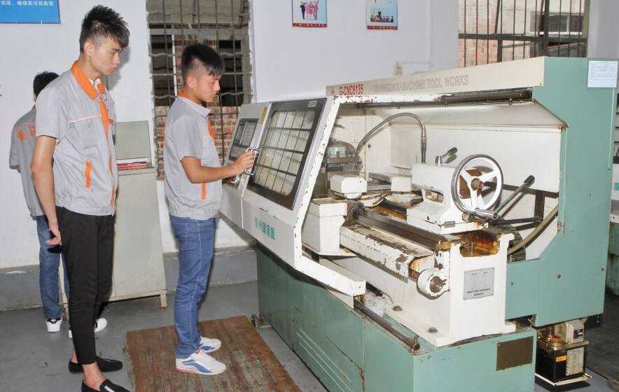 广西二轻工业技工学