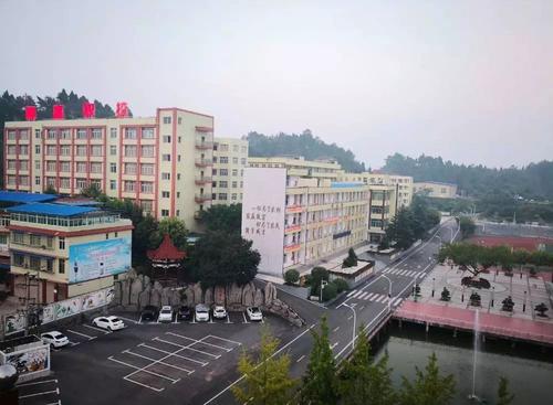 宜宾柳嘉职业技术学校