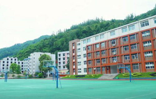 万源市竹峪中学校
