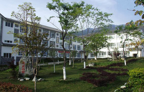 广汉市双泉乡中学校