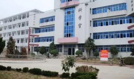 东至县昭潭中学